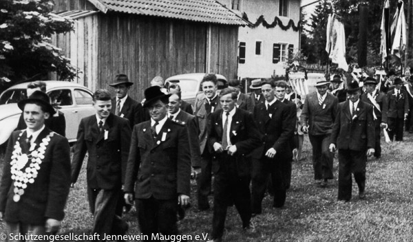 Teilnahme an der Fahnenweihe der Treu Bayern-Schützen Kirchasch im Jahr 1954 