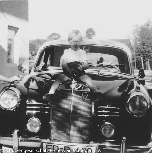 Mercedes mit Kerschl Wolfgang jun. Mitte der 60er-Jahre 